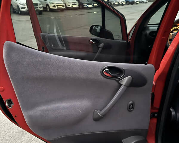 Красный Мерседес А класс, объемом двигателя 1.6 л и пробегом 268 тыс. км за 2999 $, фото 17 на Automoto.ua