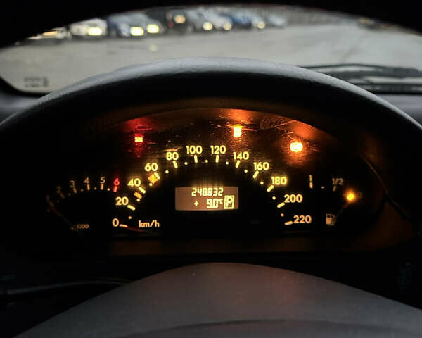 Красный Мерседес А класс, объемом двигателя 1.6 л и пробегом 268 тыс. км за 2999 $, фото 26 на Automoto.ua