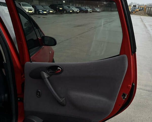 Красный Мерседес А класс, объемом двигателя 1.6 л и пробегом 268 тыс. км за 2999 $, фото 24 на Automoto.ua