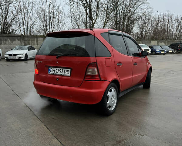 Красный Мерседес А класс, объемом двигателя 1.6 л и пробегом 268 тыс. км за 2999 $, фото 6 на Automoto.ua