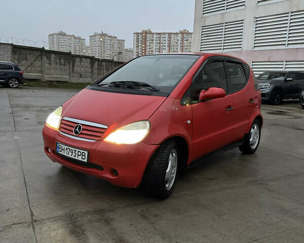 Красный Мерседес А класс, объемом двигателя 1.6 л и пробегом 268 тыс. км за 2999 $, фото 5 на Automoto.ua