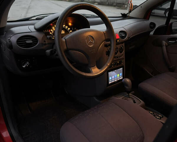 Красный Мерседес А класс, объемом двигателя 1.6 л и пробегом 268 тыс. км за 2999 $, фото 16 на Automoto.ua