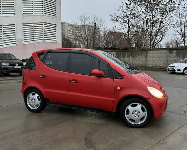 Красный Мерседес А класс, объемом двигателя 1.6 л и пробегом 268 тыс. км за 2999 $, фото 2 на Automoto.ua