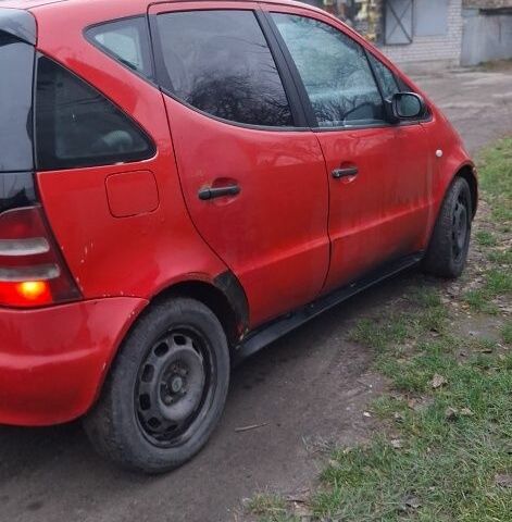 Червоний Мерседес А клас, об'ємом двигуна 0 л та пробігом 300 тис. км за 1000 $, фото 4 на Automoto.ua