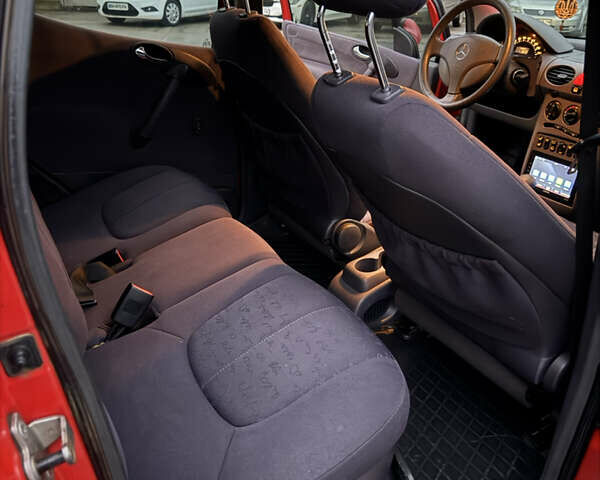 Красный Мерседес А класс, объемом двигателя 1.6 л и пробегом 268 тыс. км за 2999 $, фото 25 на Automoto.ua