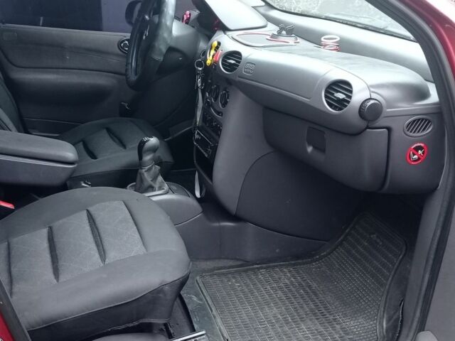 Красный Мерседес А класс, объемом двигателя 1.7 л и пробегом 340 тыс. км за 2500 $, фото 5 на Automoto.ua