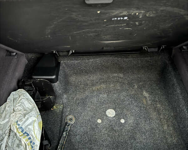 Красный Мерседес А класс, объемом двигателя 1.6 л и пробегом 268 тыс. км за 2999 $, фото 13 на Automoto.ua