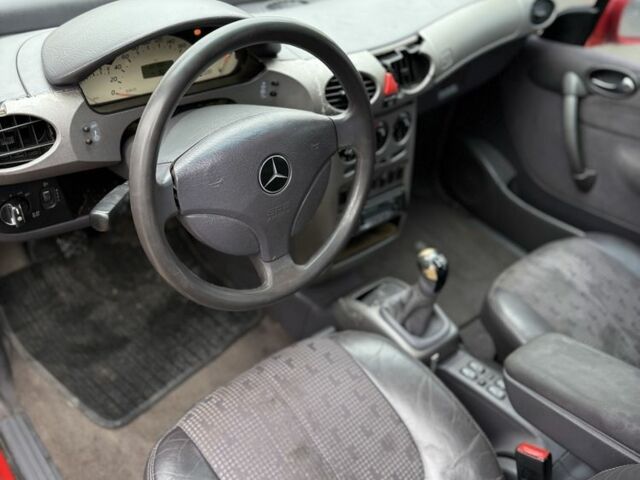 Червоний Мерседес А клас, об'ємом двигуна 1.6 л та пробігом 200 тис. км за 1200 $, фото 4 на Automoto.ua