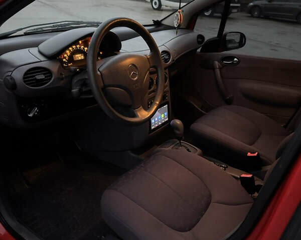 Красный Мерседес А класс, объемом двигателя 1.6 л и пробегом 268 тыс. км за 2999 $, фото 15 на Automoto.ua