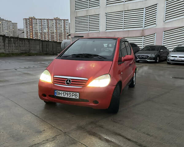 Красный Мерседес А класс, объемом двигателя 1.6 л и пробегом 268 тыс. км за 2999 $, фото 4 на Automoto.ua