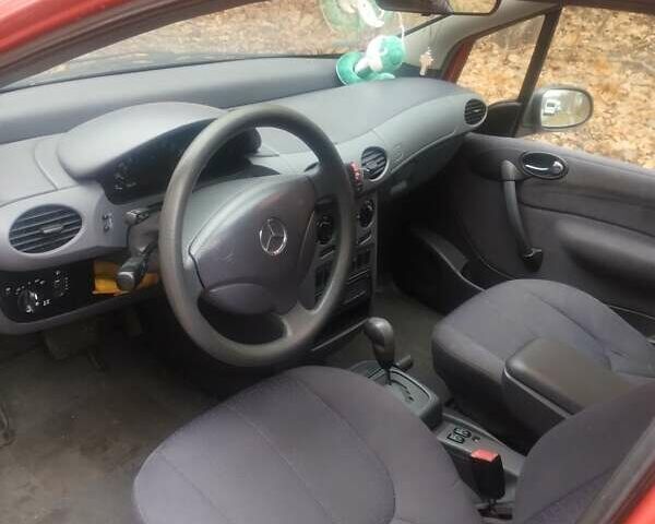 Червоний Мерседес А клас, об'ємом двигуна 1.6 л та пробігом 300 тис. км за 3600 $, фото 4 на Automoto.ua