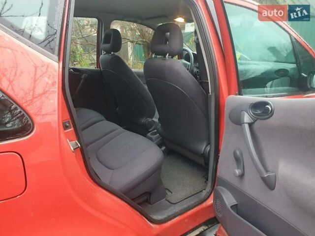 Красный Мерседес А класс, объемом двигателя 1.4 л и пробегом 148 тыс. км за 3500 $, фото 6 на Automoto.ua