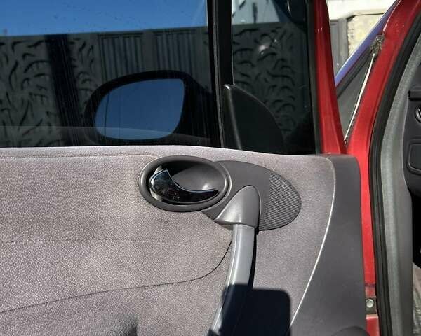 Красный Мерседес А класс, объемом двигателя 1.69 л и пробегом 239 тыс. км за 3800 $, фото 7 на Automoto.ua