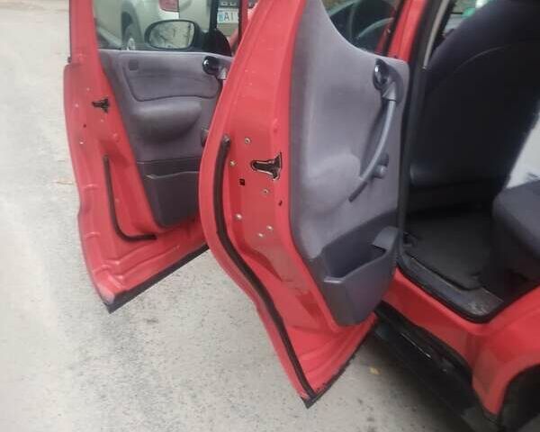 Червоний Мерседес А клас, об'ємом двигуна 1.6 л та пробігом 300 тис. км за 3600 $, фото 3 на Automoto.ua