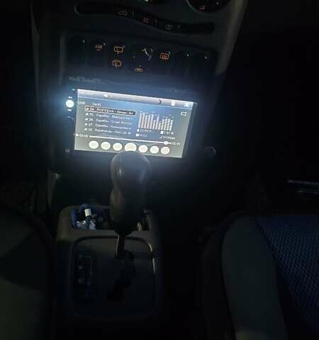 Красный Мерседес А класс, объемом двигателя 1.7 л и пробегом 300 тыс. км за 2400 $, фото 5 на Automoto.ua