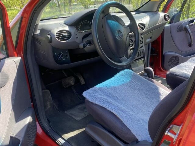 Красный Мерседес А класс, объемом двигателя 1.7 л и пробегом 250 тыс. км за 3500 $, фото 3 на Automoto.ua