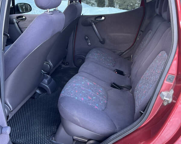 Красный Мерседес А класс, объемом двигателя 1.6 л и пробегом 248 тыс. км за 4300 $, фото 30 на Automoto.ua