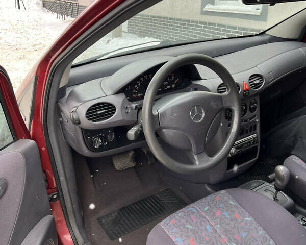 Красный Мерседес А класс, объемом двигателя 1.6 л и пробегом 248 тыс. км за 4200 $, фото 21 на Automoto.ua
