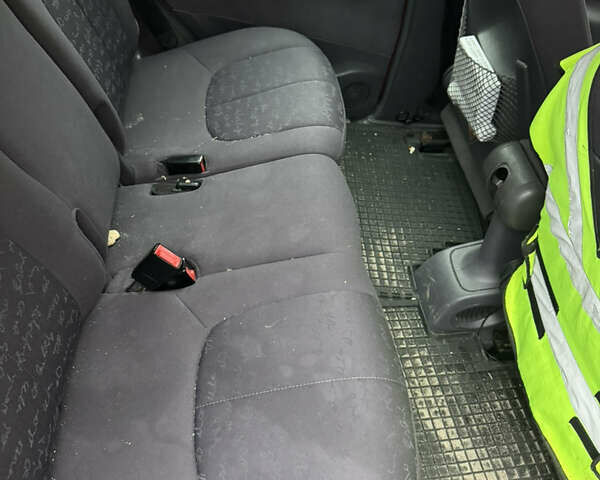 Красный Мерседес А класс, объемом двигателя 2 л и пробегом 211 тыс. км за 2200 $, фото 6 на Automoto.ua