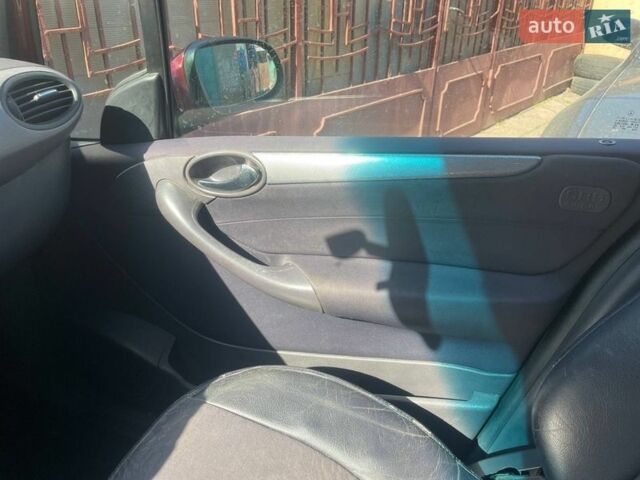 Красный Мерседес А класс, объемом двигателя 1.69 л и пробегом 250 тыс. км за 1800 $, фото 15 на Automoto.ua