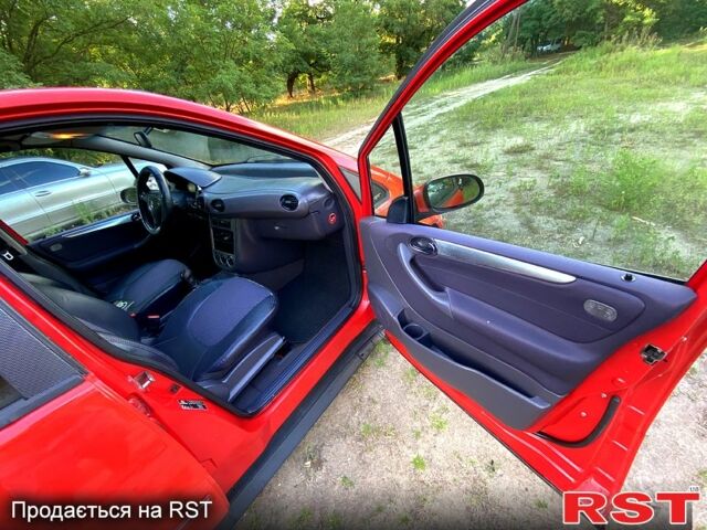 Мерседес А класс 2002 в Богодухове на Automoto.ua Красный Мерседес А класс, объемом двигателя 1.9 л и пробегом 0 тыс. км за 3000 $, фото 7 на Automoto.ua