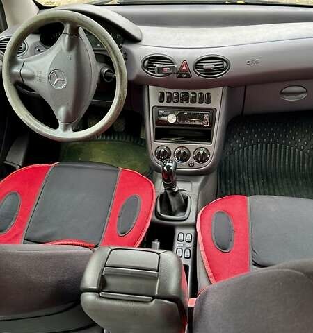 Красный Мерседес А класс, объемом двигателя 1.4 л и пробегом 220 тыс. км за 3800 $, фото 3 на Automoto.ua