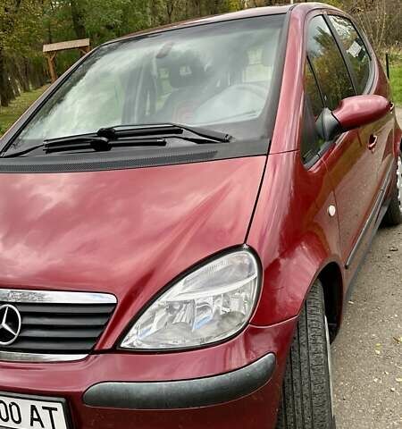 Красный Мерседес А класс, объемом двигателя 1.4 л и пробегом 220 тыс. км за 3800 $, фото 2 на Automoto.ua