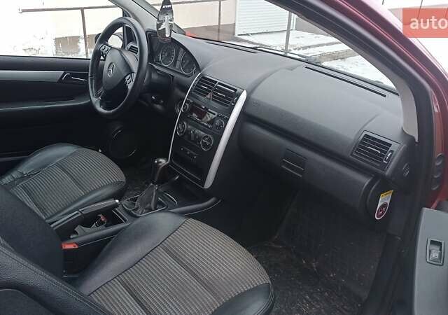 Красный Мерседес А класс, объемом двигателя 1.7 л и пробегом 252 тыс. км за 3000 $, фото 8 на Automoto.ua