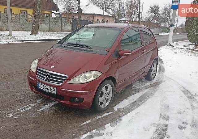 Красный Мерседес А класс, объемом двигателя 1.7 л и пробегом 252 тыс. км за 3000 $, фото 4 на Automoto.ua