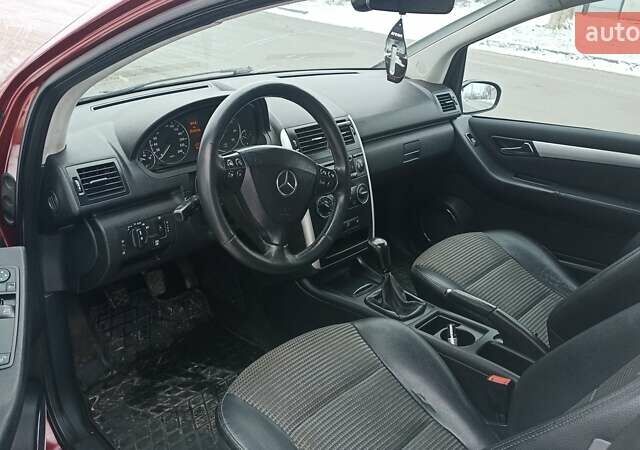 Красный Мерседес А класс, объемом двигателя 1.7 л и пробегом 253 тыс. км за 3000 $, фото 3 на Automoto.ua