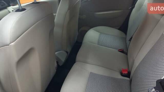 Мерседес А класс 2007 в Киеве на Automoto.ua Красный Мерседес А класс, объемом двигателя 1.66 л и пробегом 117 тыс. км за 5300 $, фото 19 на Automoto.ua