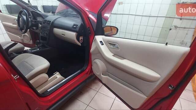 Мерседес А класс 2007 в Киеве на Automoto.ua Красный Мерседес А класс, объемом двигателя 1.66 л и пробегом 117 тыс. км за 5300 $, фото 4 на Automoto.ua