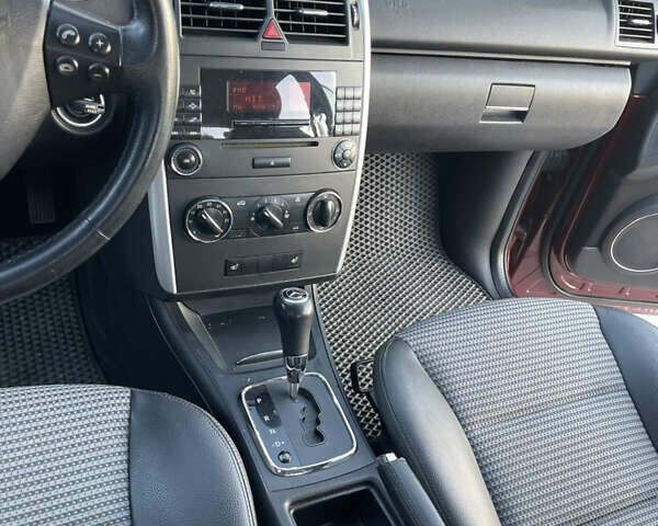 Красный Мерседес А класс, объемом двигателя 1.7 л и пробегом 70 тыс. км за 4999 $, фото 24 на Automoto.ua