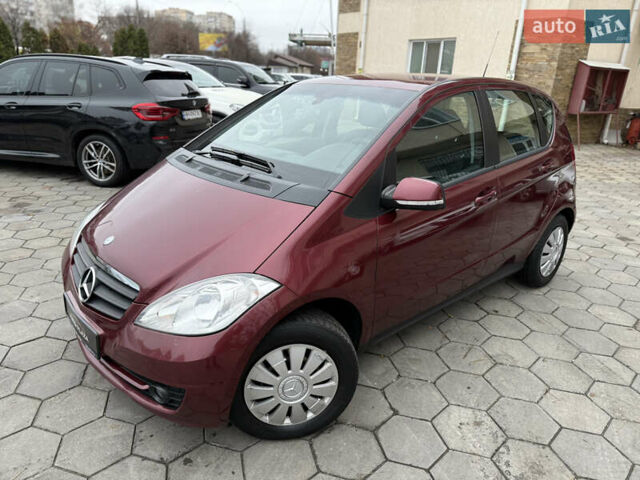 Красный Мерседес А класс, объемом двигателя 1.99 л и пробегом 300 тыс. км за 4900 $, фото 5 на Automoto.ua