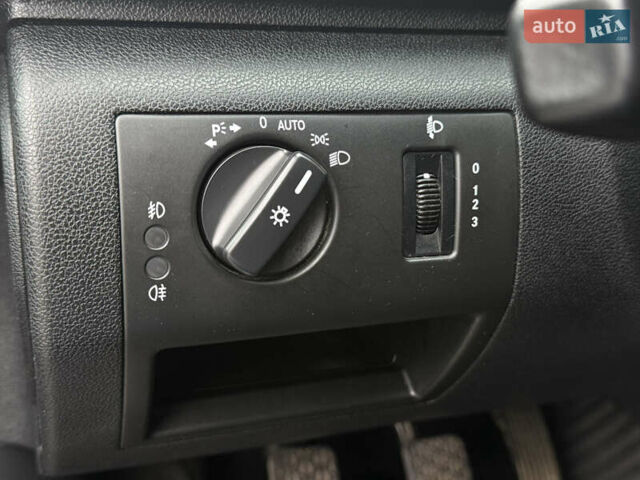 Красный Мерседес А класс, объемом двигателя 1.99 л и пробегом 300 тыс. км за 4900 $, фото 43 на Automoto.ua