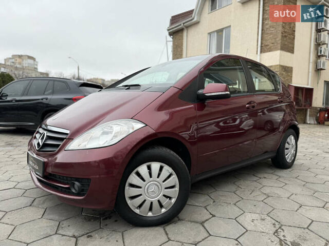 Красный Мерседес А класс, объемом двигателя 1.99 л и пробегом 300 тыс. км за 4900 $, фото 6 на Automoto.ua