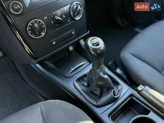 Мерседес А клас 2009 у Одесі на Automoto.ua Червоний Мерседес А клас, об'ємом двигуна 1.99 л та пробігом 300 тис. км за 5500 $, фото 46 на Automoto.ua