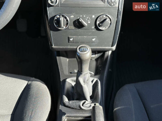 Мерседес А клас 2009 у Одесі на Automoto.ua Червоний Мерседес А клас, об'ємом двигуна 1.99 л та пробігом 300 тис. км за 5500 $, фото 41 на Automoto.ua