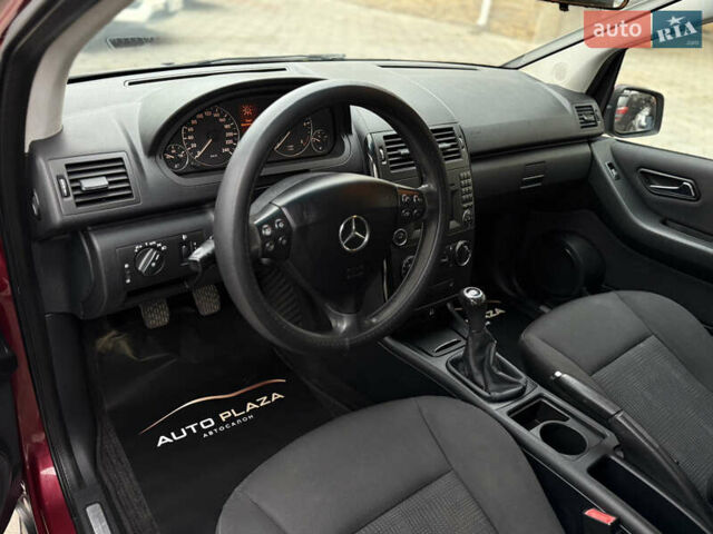 Красный Мерседес А класс, объемом двигателя 1.99 л и пробегом 300 тыс. км за 4900 $, фото 34 на Automoto.ua