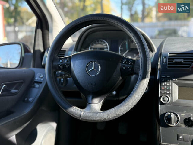 Мерседес А клас 2009 у Одесі на Automoto.ua Червоний Мерседес А клас, об'ємом двигуна 1.99 л та пробігом 300 тис. км за 5500 $, фото 44 на Automoto.ua
