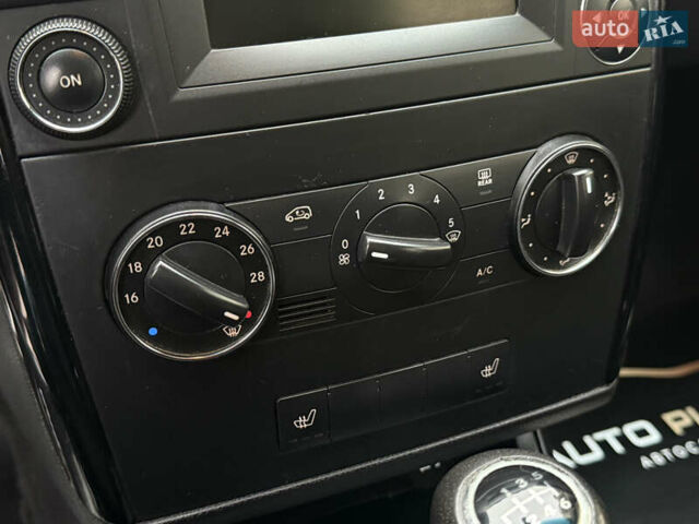 Красный Мерседес А класс, объемом двигателя 1.99 л и пробегом 300 тыс. км за 4900 $, фото 46 на Automoto.ua