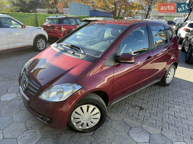 Мерседес А клас 2009 у Одесі на Automoto.ua Червоний Мерседес А клас, об'ємом двигуна 1.99 л та пробігом 300 тис. км за 5500 $, фото 3 на Automoto.ua