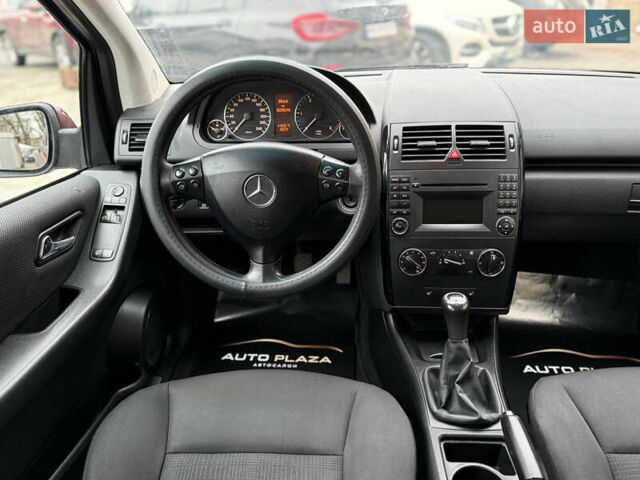 Красный Мерседес А класс, объемом двигателя 1.99 л и пробегом 300 тыс. км за 4900 $, фото 37 на Automoto.ua