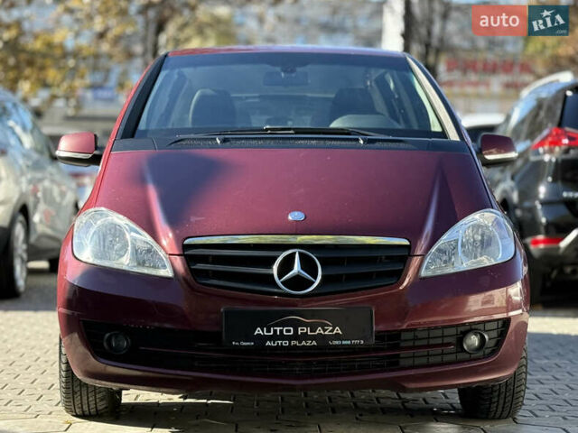 Мерседес А клас 2009 у Одесі на Automoto.ua Червоний Мерседес А клас, об'ємом двигуна 1.99 л та пробігом 300 тис. км за 5500 $, фото 2 на Automoto.ua