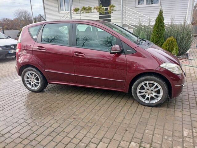 Красный Мерседес А класс, объемом двигателя 1.7 л и пробегом 155 тыс. км за 6900 $, фото 2 на Automoto.ua