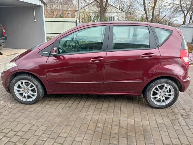 Красный Мерседес А класс, объемом двигателя 1.7 л и пробегом 155 тыс. км за 6900 $, фото 4 на Automoto.ua