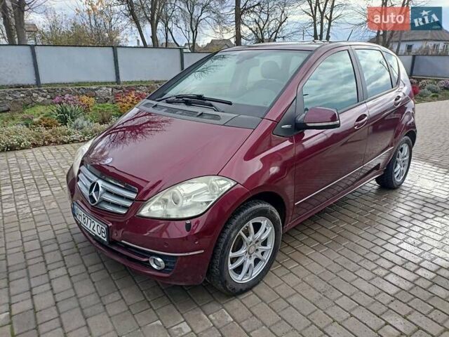 Красный Мерседес А класс, объемом двигателя 1.7 л и пробегом 155 тыс. км за 6300 $, фото 2 на Automoto.ua