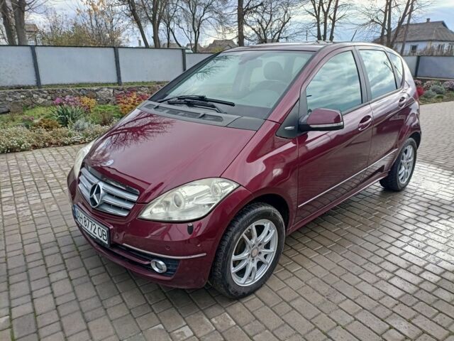 Красный Мерседес А класс, объемом двигателя 1.7 л и пробегом 155 тыс. км за 6900 $, фото 3 на Automoto.ua