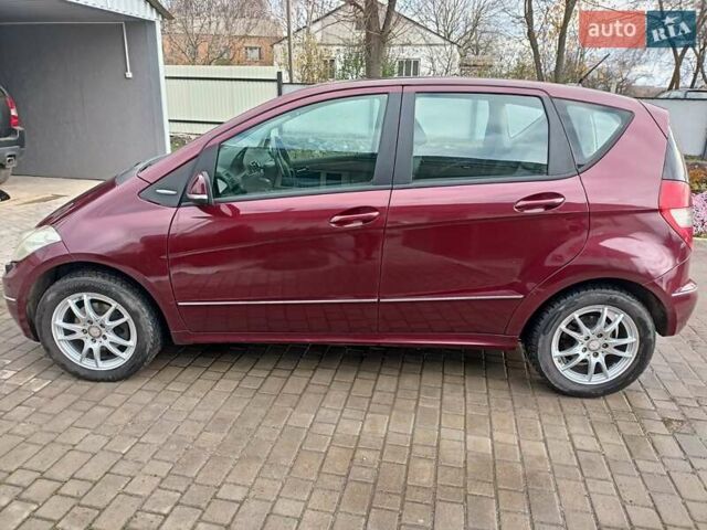 Красный Мерседес А класс, объемом двигателя 1.7 л и пробегом 155 тыс. км за 6600 $, фото 3 на Automoto.ua