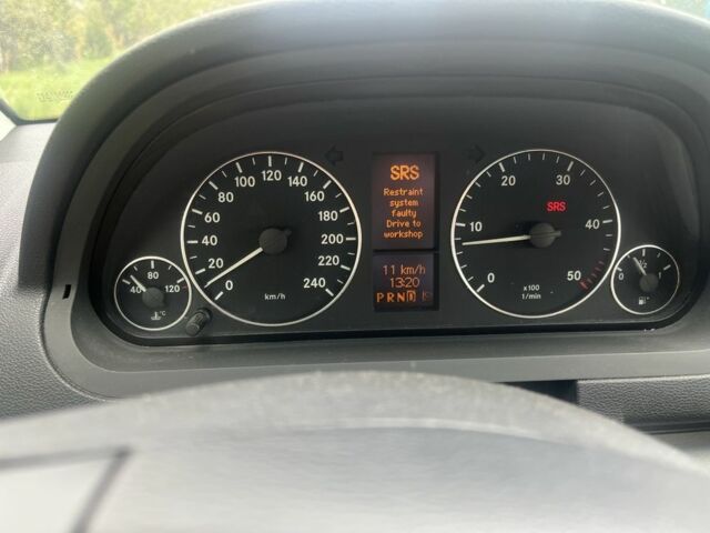 Мерседес А класс 2005 в Костополе на Automoto.ua Красный Мерседес А класс, объемом двигателя 2 л и пробегом 250 тыс. км за 2800 $, фото 4 на Automoto.ua